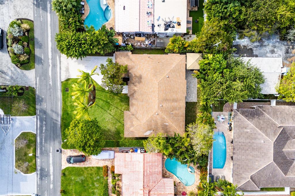 3203 Dover Road Pompano Beach, FL 33062 - Photo 46 of 54 an aerial view of residential house with outdoor space and swimming pool