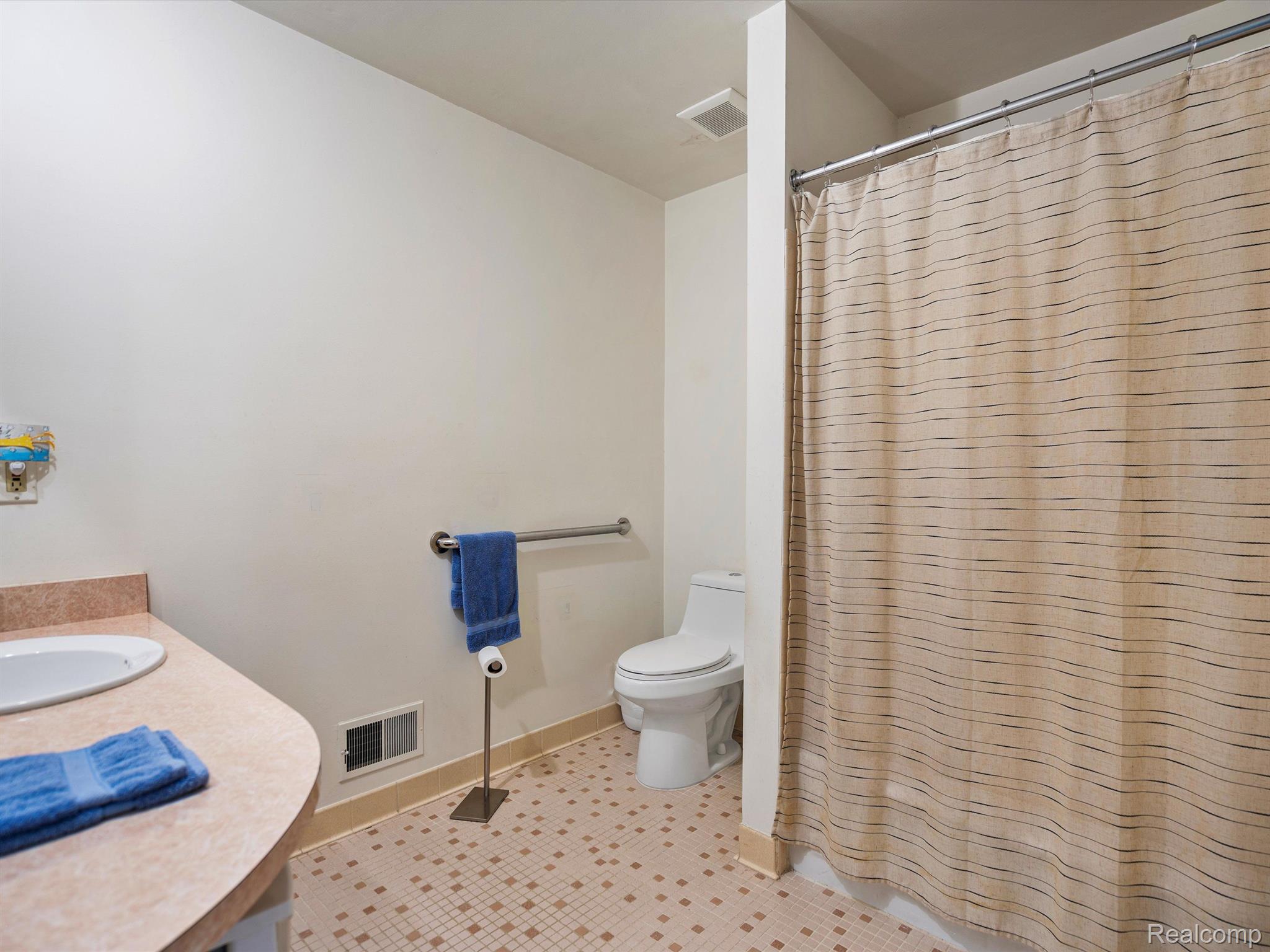 24569 Woodbridge Road Warren, MI 48091 - Photo 15 of 19 Gallery Image 15