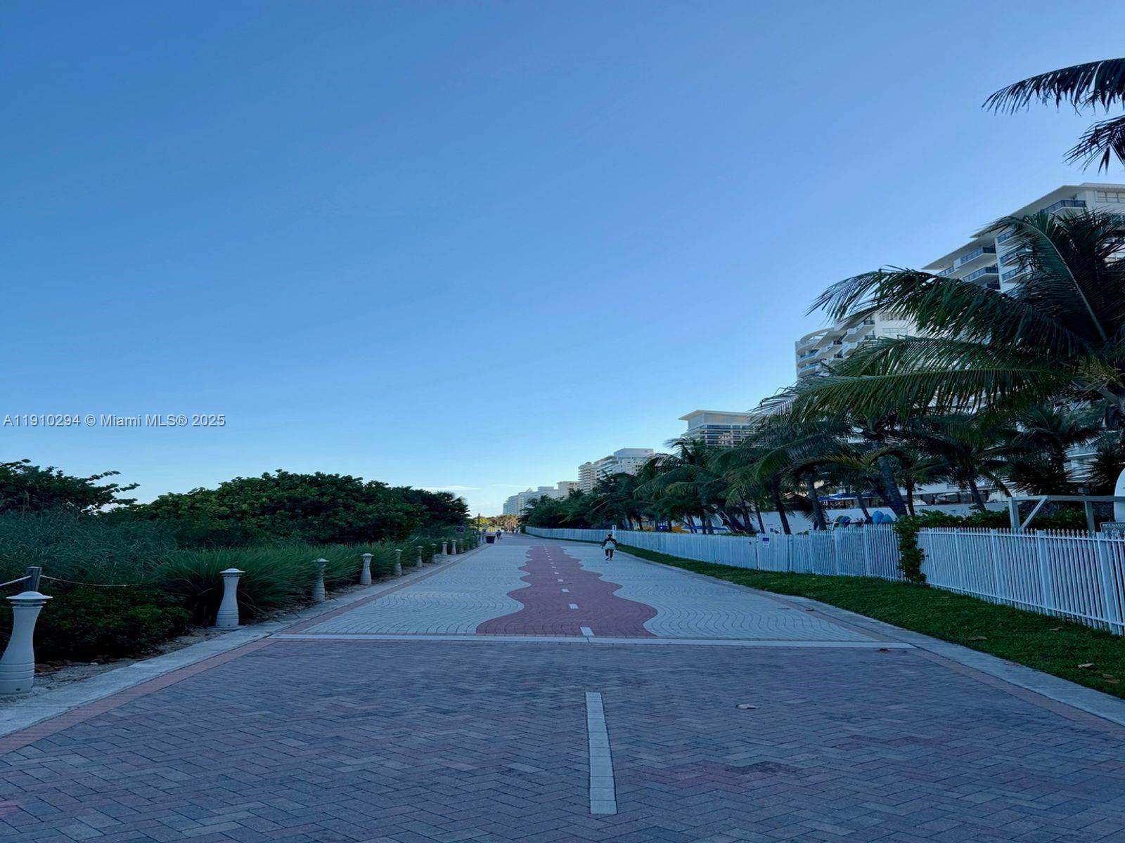 6061 Collins Avenue, Unit 11A Miami Beach, FL 33140 - Photo 29 of 30 a view of a park