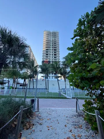 $3,200 | 6061 Collins Avenue, Unit 11A, Miami Beach, FL 33140