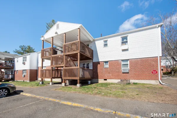 $199,900 | 185 Cherry Hill Drive, Unit 1A, Bridgeport, CT 06606