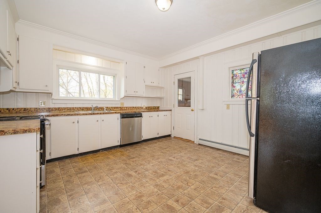 3 Wrentham Road Worcester, MA 01602 - Photo 12 of 36