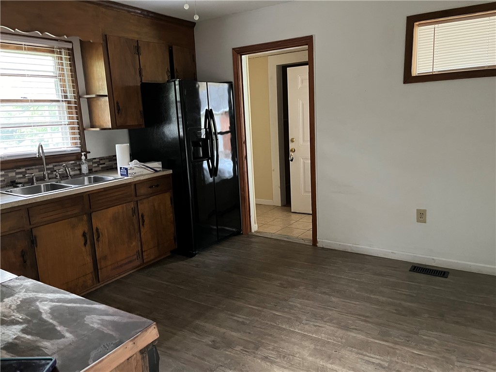 211 Darson Drive Anderson, SC 29621 - Photo 6 of 12 Kitchen