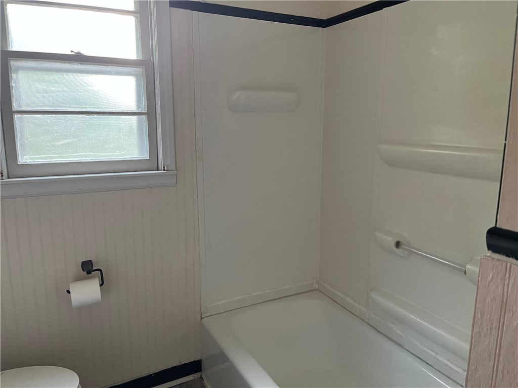 211 Darson Drive Anderson, SC 29621 - Photo 7 of 12 Bathroom