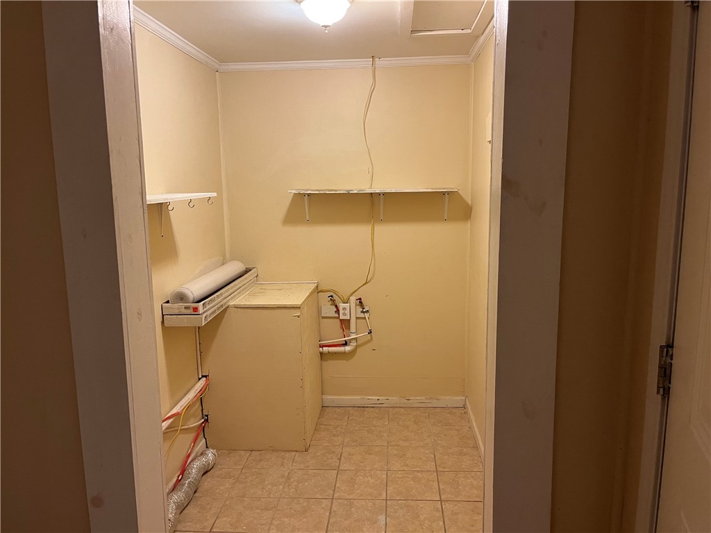 211 Darson Drive Anderson, SC 29621 - Photo 9 of 12 Laundry Room