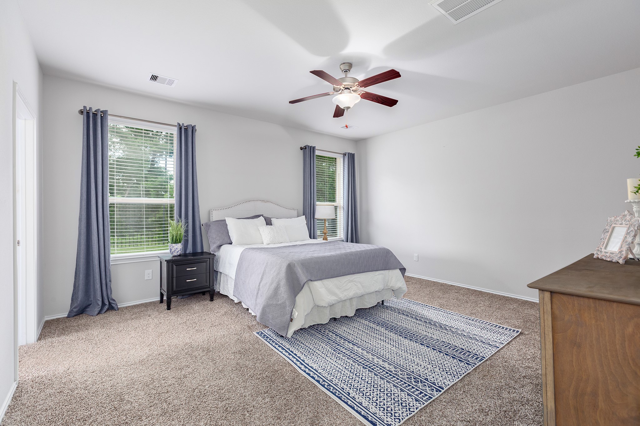 5611 Claymore Meadow Lane Spring, TX 77389 - Photo 14 of 32 a bedroom with a large bed and a window