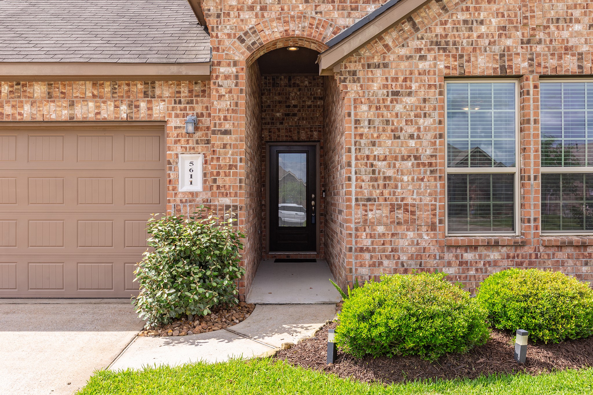 5611 Claymore Meadow Lane Spring, TX 77389 - Photo 2 of 32 Beautifully Maintained Single Owner home