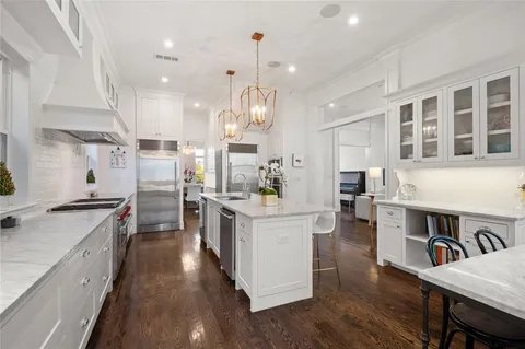 $1,985,000 | 7040 Gaston Avenue, Dallas, TX 75214