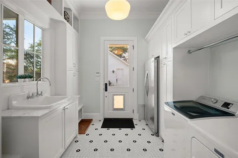 $1,985,000 | 7040 Gaston Avenue, Dallas, TX 75214