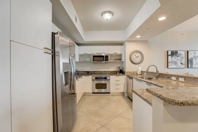 $4,500 | 2650 Lake Shore Drive, Unit 804, Riviera Beach, FL 33404