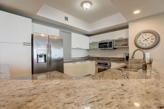 $4,500 | 2650 Lake Shore Drive, Unit 804, Riviera Beach, FL 33404