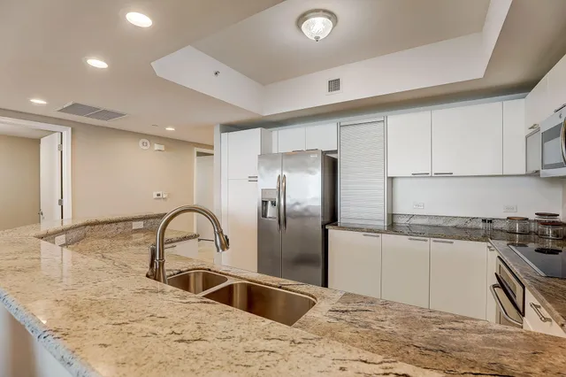 $4,500 | 2650 Lake Shore Drive, Unit 804, Riviera Beach, FL 33404