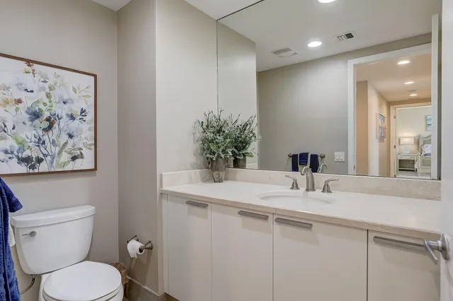 $4,500 | 2650 Lake Shore Drive, Unit 804, Riviera Beach, FL 33404