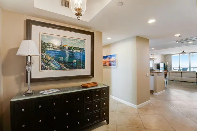 $4,500 | 2650 Lake Shore Drive, Unit 804, Riviera Beach, FL 33404