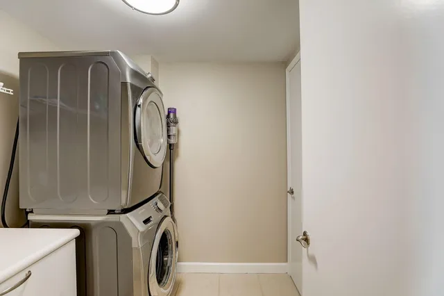 $4,500 | 2650 Lake Shore Drive, Unit 804, Riviera Beach, FL 33404