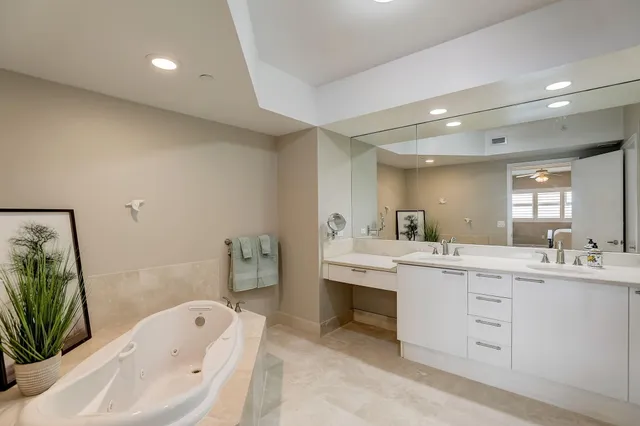 $4,500 | 2650 Lake Shore Drive, Unit 804, Riviera Beach, FL 33404