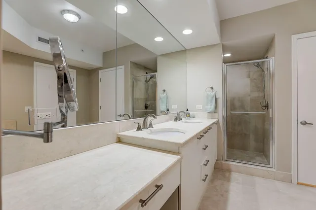 $4,500 | 2650 Lake Shore Drive, Unit 804, Riviera Beach, FL 33404