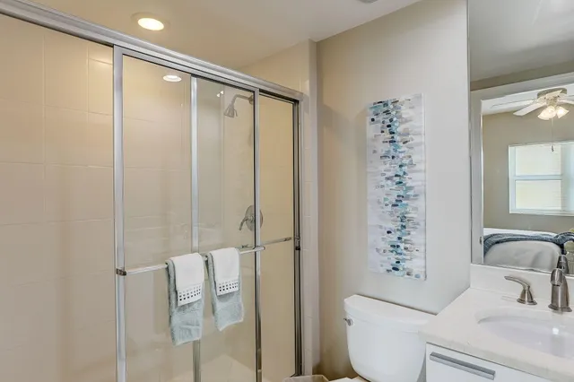 $4,500 | 2650 Lake Shore Drive, Unit 804, Riviera Beach, FL 33404