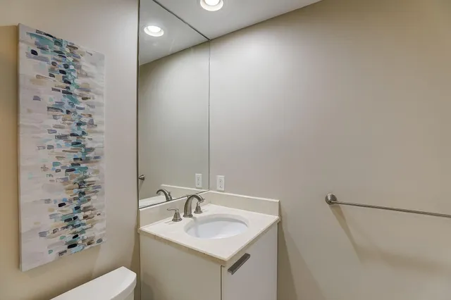 $4,500 | 2650 Lake Shore Drive, Unit 804, Riviera Beach, FL 33404