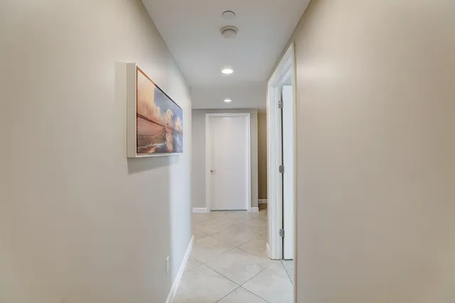 $4,500 | 2650 Lake Shore Drive, Unit 804, Riviera Beach, FL 33404