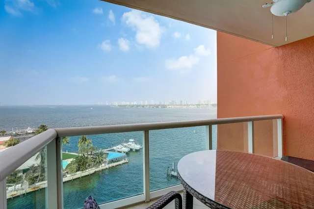 $4,500 | 2650 Lake Shore Drive, Unit 804, Riviera Beach, FL 33404