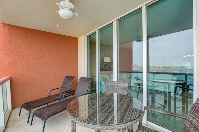 $4,500 | 2650 Lake Shore Drive, Unit 804, Riviera Beach, FL 33404