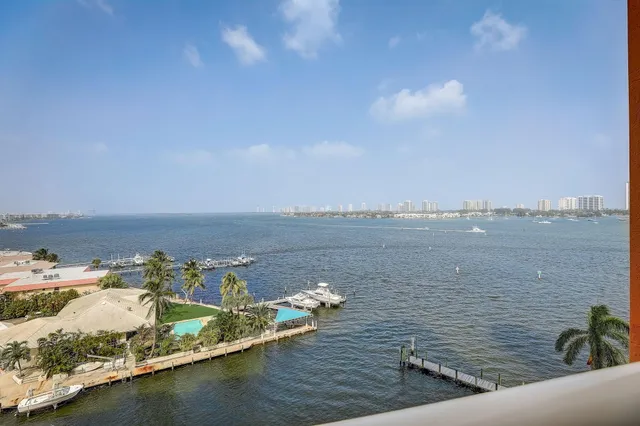 $4,500 | 2650 Lake Shore Drive, Unit 804, Riviera Beach, FL 33404