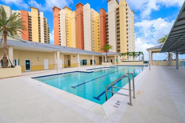 $4,500 | 2650 Lake Shore Drive, Unit 804, Riviera Beach, FL 33404