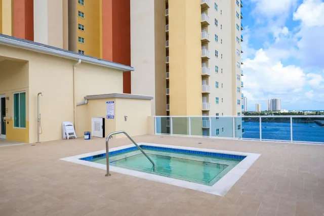 $4,500 | 2650 Lake Shore Drive, Unit 804, Riviera Beach, FL 33404