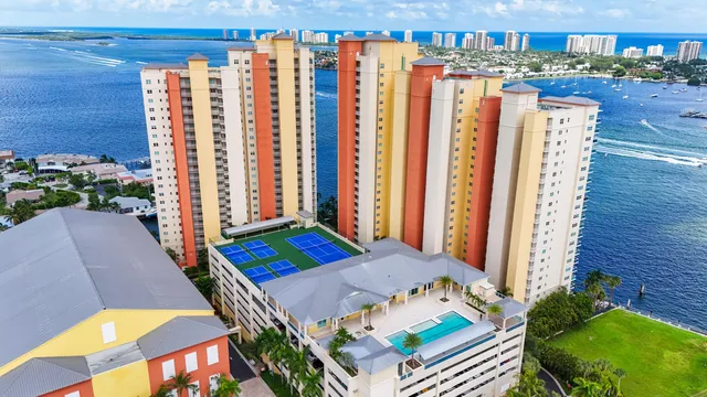 $4,500 | 2650 Lake Shore Drive, Unit 804, Riviera Beach, FL 33404