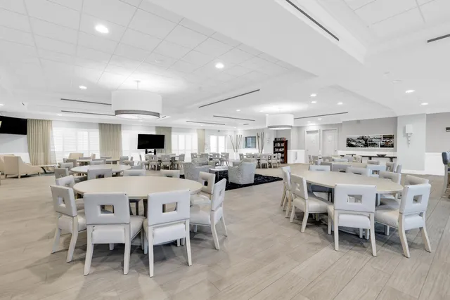 $4,500 | 2650 Lake Shore Drive, Unit 804, Riviera Beach, FL 33404