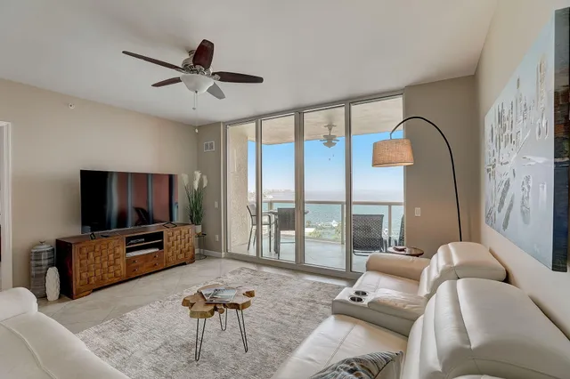 $4,500 | 2650 Lake Shore Drive, Unit 804, Riviera Beach, FL 33404