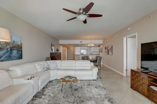 $4,500 | 2650 Lake Shore Drive, Unit 804, Riviera Beach, FL 33404