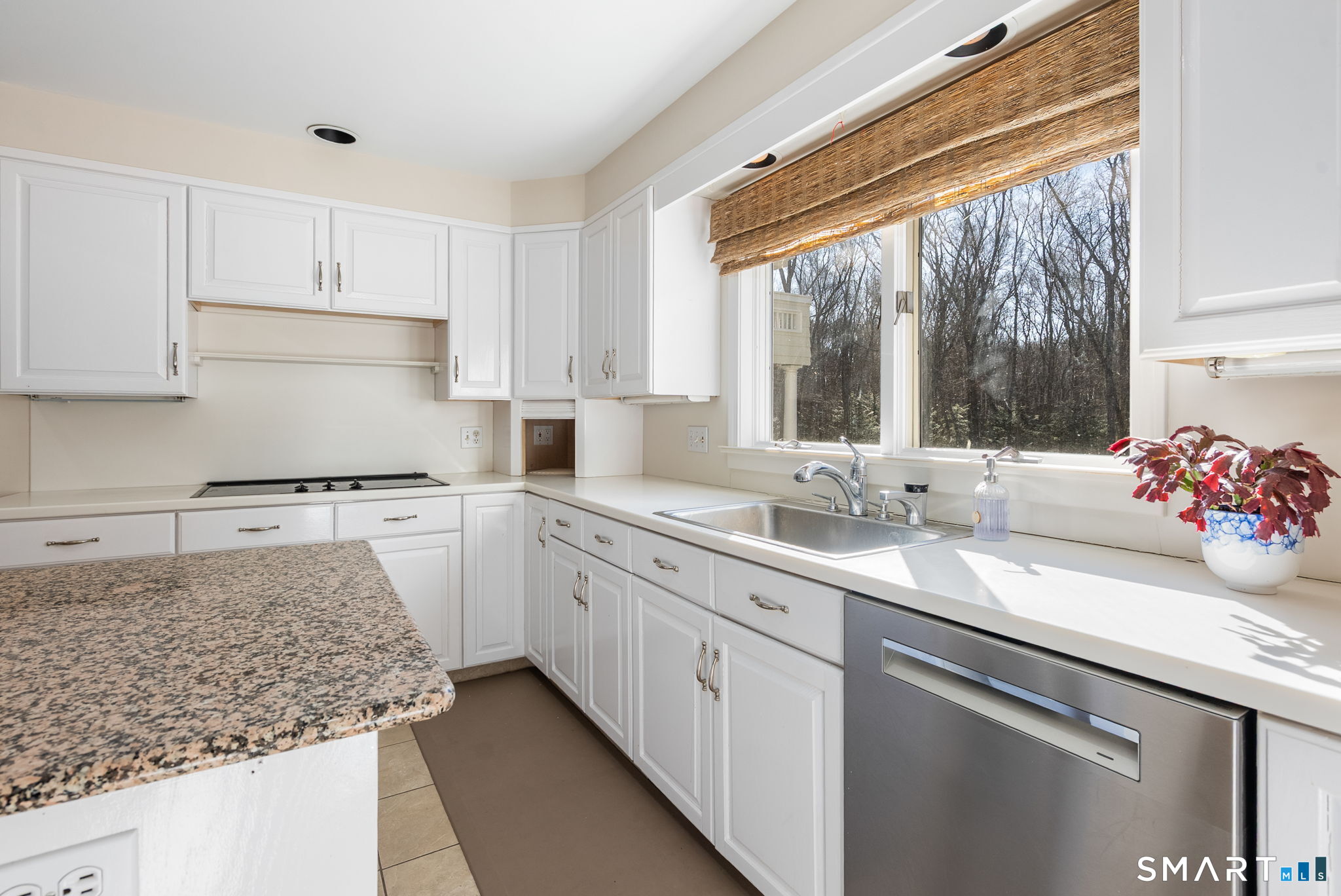 11 Highview Drive Woodbridge, CT 06525 - Photo 5 of 32