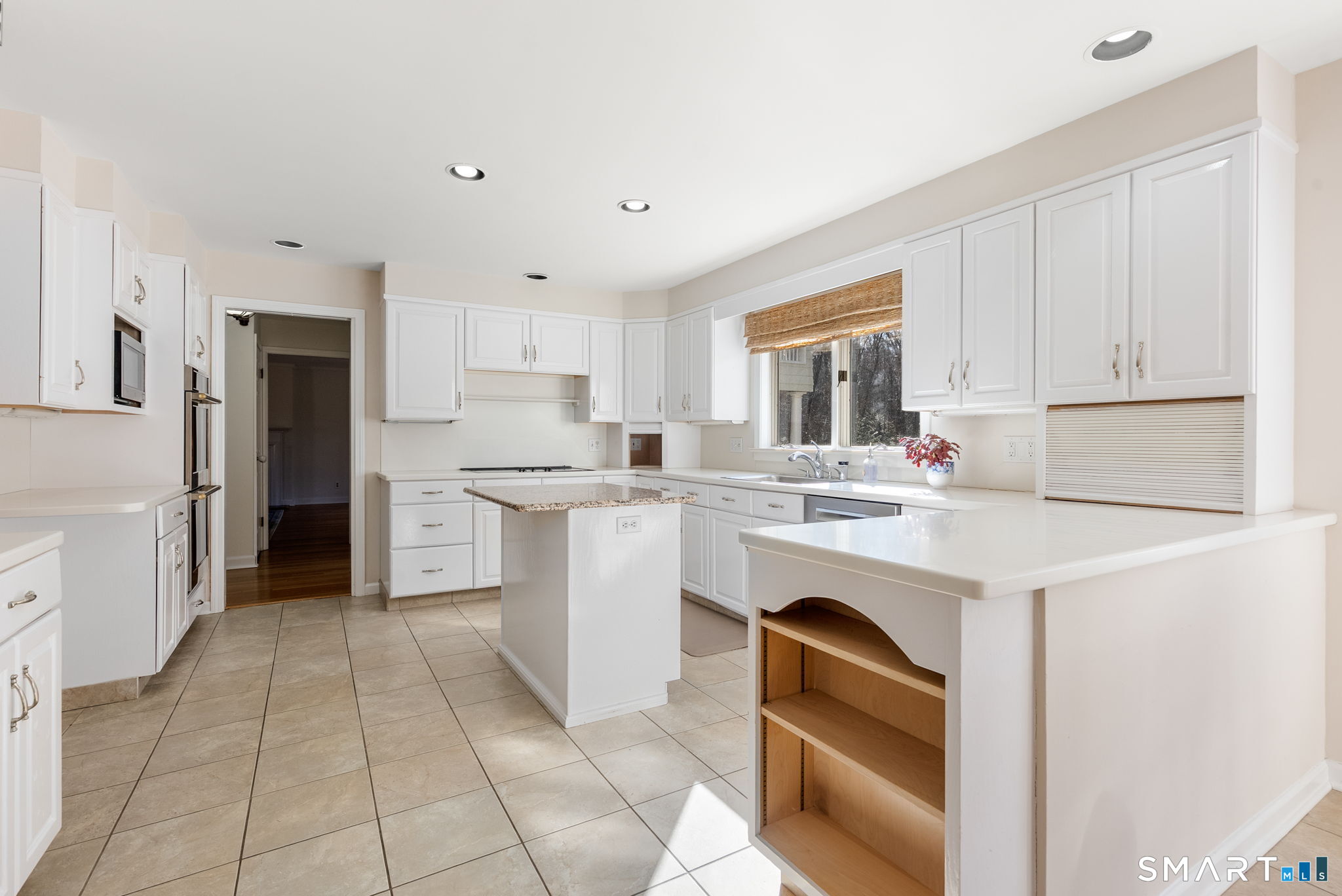 11 Highview Drive Woodbridge, CT 06525 - Photo 6 of 32