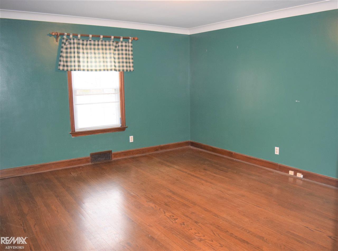 1541 Hawthorne Road Grosse Pointe Woods, MI 48236 - Photo 23 of 48