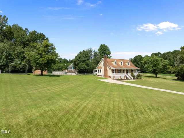 a view of a house with a big yard