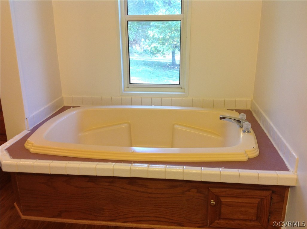 1038 Morning Star Road Appomattox, VA 24522 - Photo 14 of 22 a bathroom with a tub