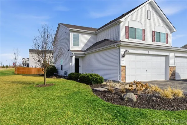 $319,900 | 585 Vine Street, Hampshire, IL 60140