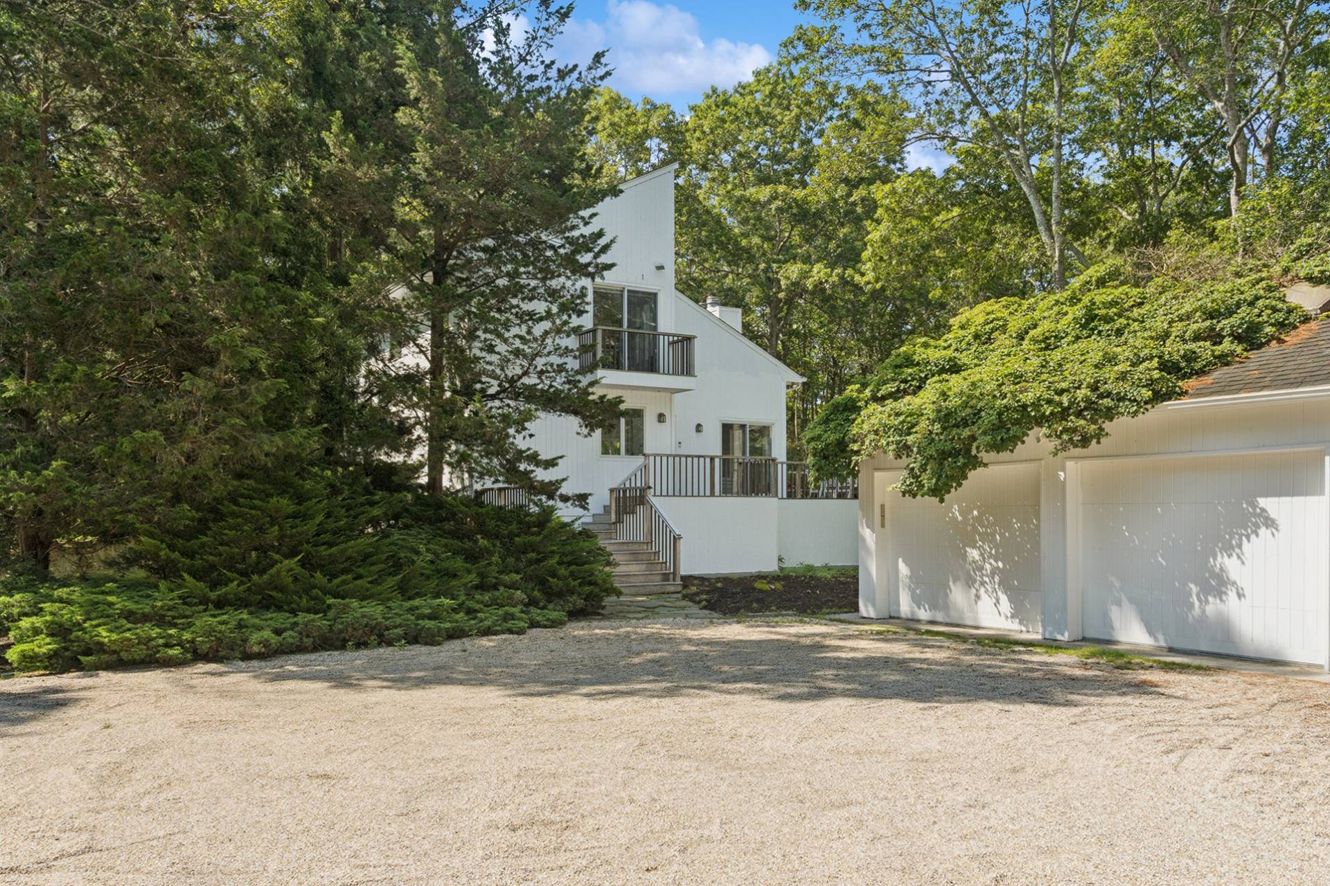 28 Ridge Road East Hampton, NY 11937 - Photo 2 of 21 Gallery Image 2