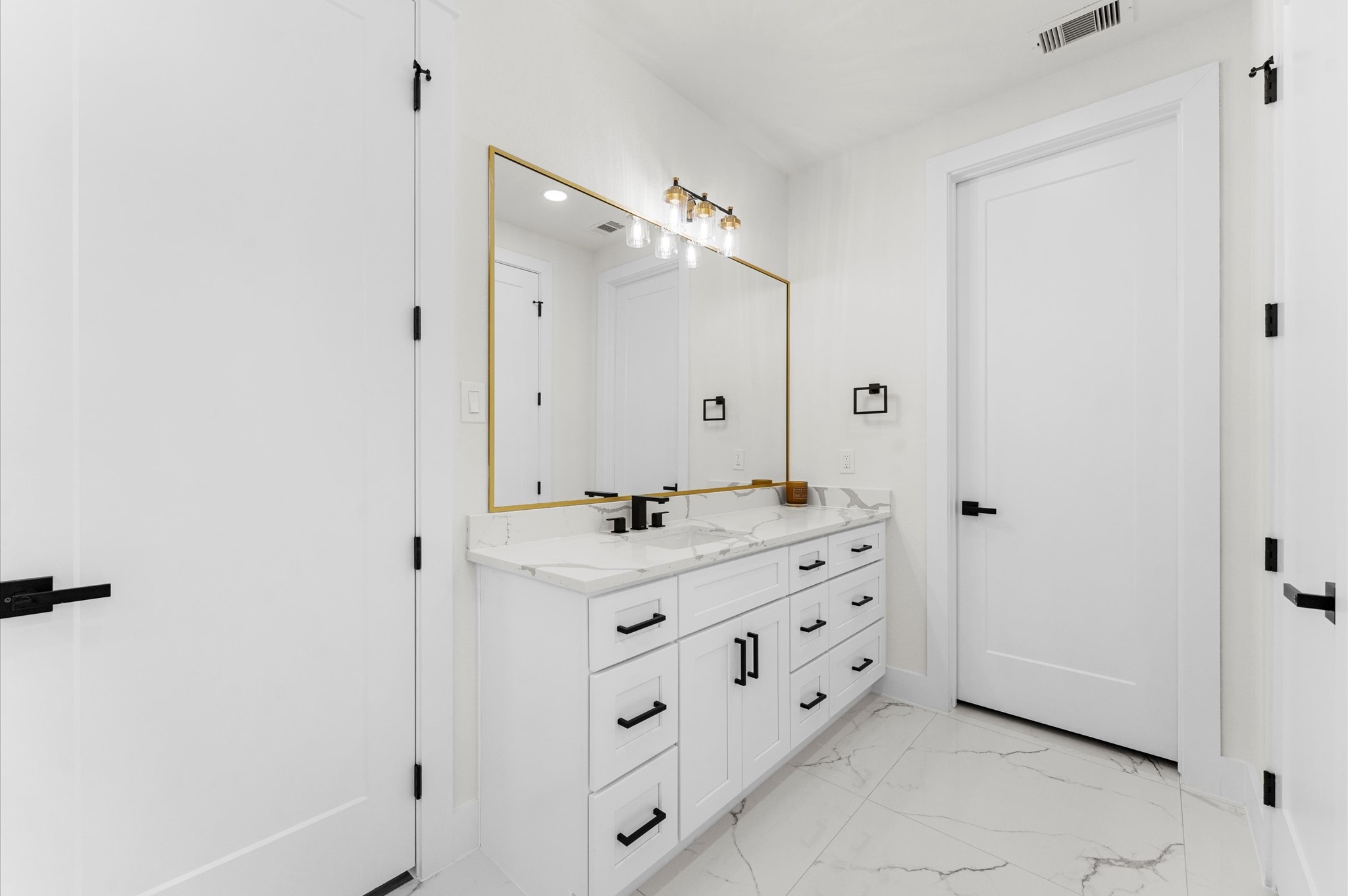 118 Ranger Road Huntsville, TX 77340 - Photo 29 of 49 Second vanity in primary bathroom