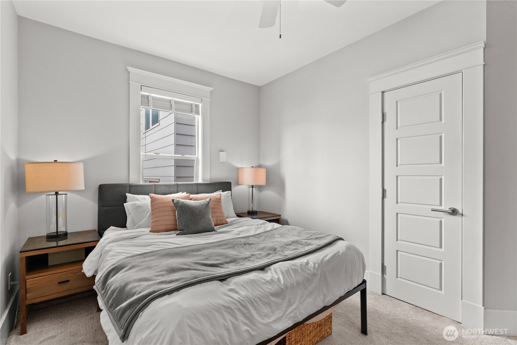 4420 Dayton Avenue North, Unit 2 Seattle, WA 98103 - Photo 24 of 32