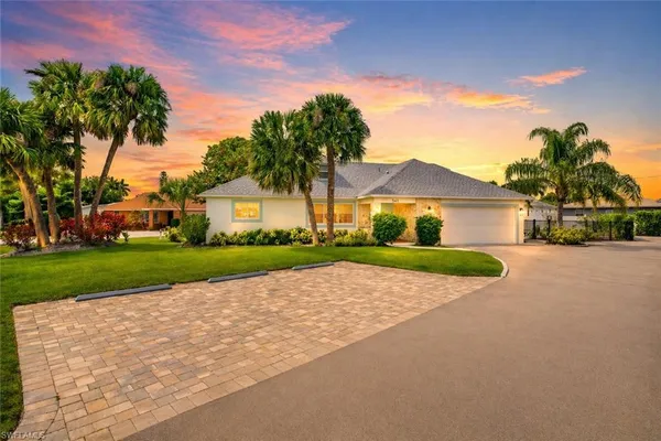 $1,695,000 | 541 94th Avenue North, Naples, FL 34108