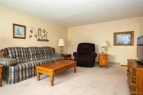 $269,900 | 22 Guenther Avenue, Tonawanda, NY 14150