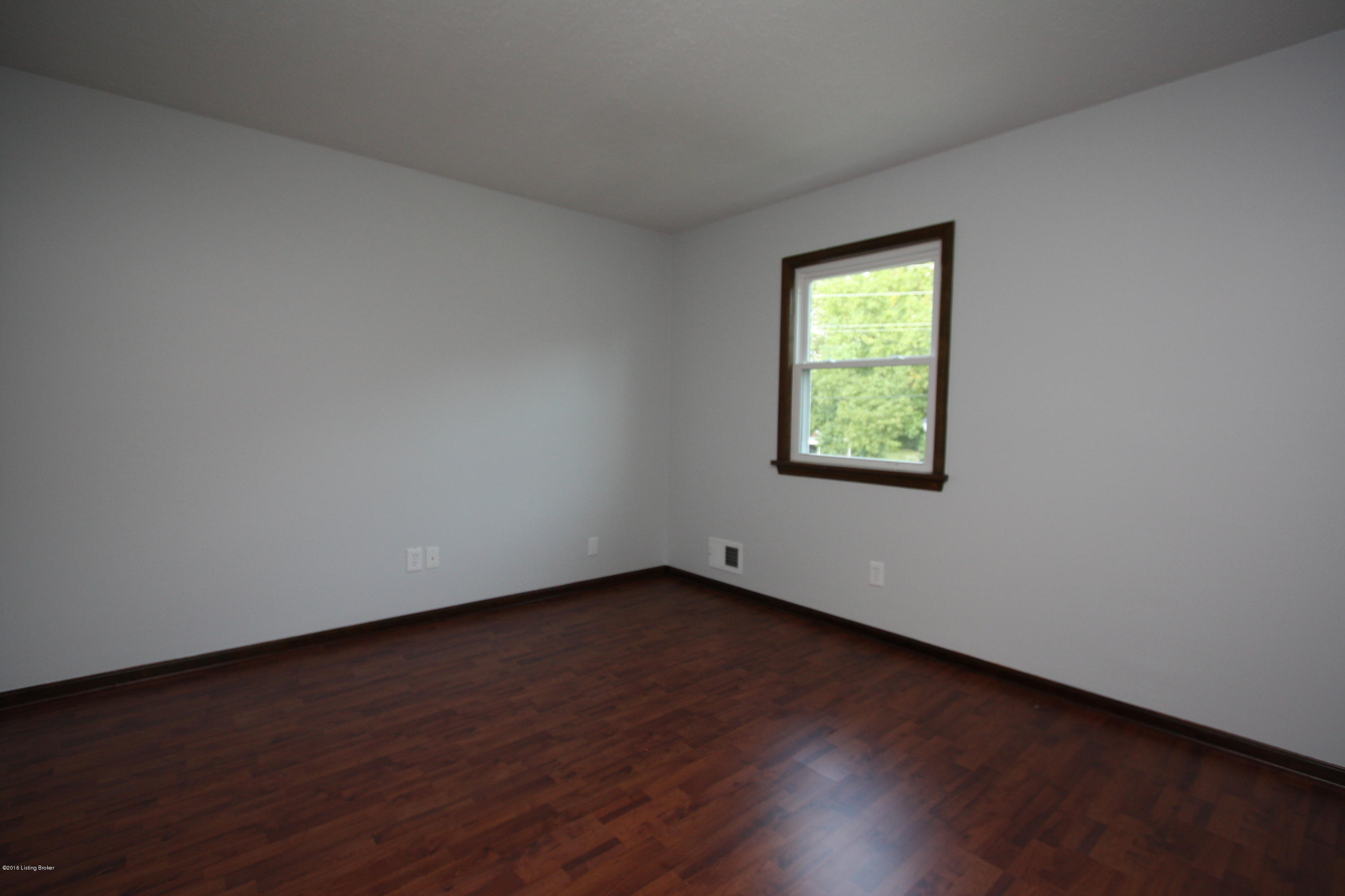 3712 Longview Road Jeffersontown, KY 40299 - Photo 11 of 35 Upper level bedroom