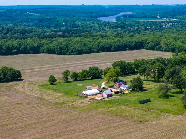 $1,200,000 | 1260 East Old Wagon Road, Byron, IL 61010