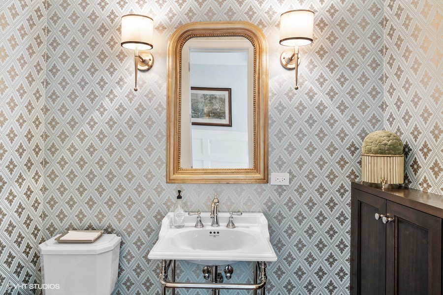 23 Old Green Bay Road Winnetka, IL 60093 - Photo 8 of 43