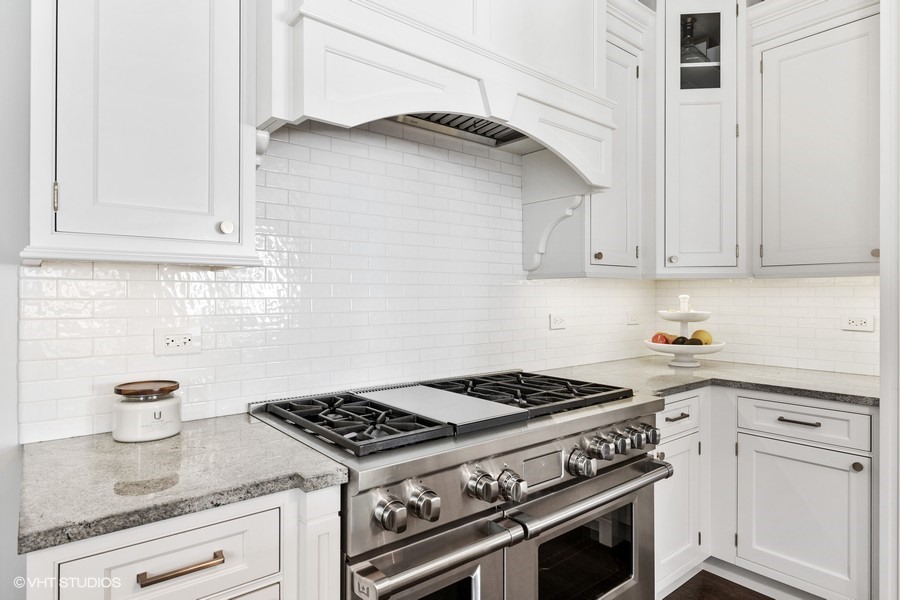 23 Old Green Bay Road Winnetka, IL 60093 - Photo 10 of 43