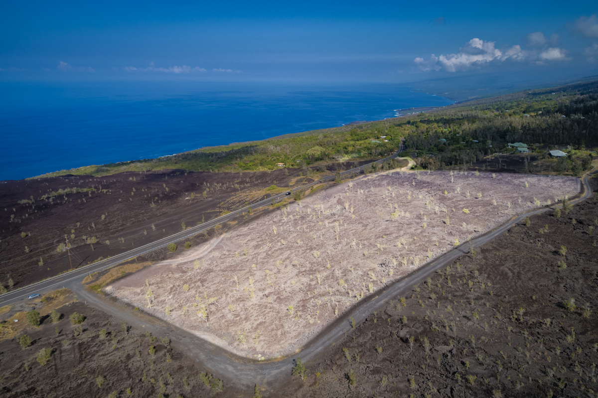 Lot D, Lot D Captain Cook, HI 96704 - Photo 4 of 8 a view of a yard with an ocean