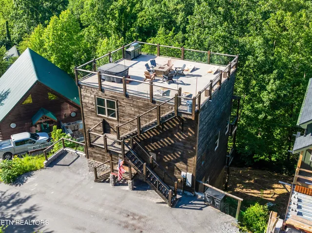 $1,200,000 | 323 Silver Stone Way, Pigeon Forge, TN 37863